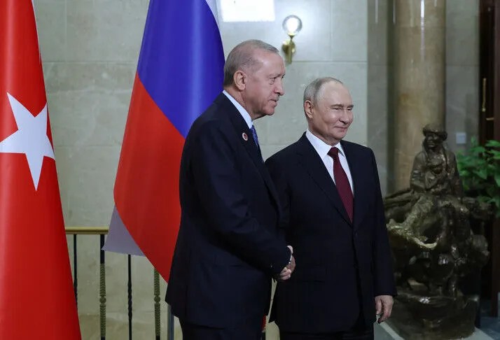 putin:-turqia-nje-nga-partneret-e-privilegjuar-te-rusise-ne-politiken-e-jashtme-dhe-ekonomi