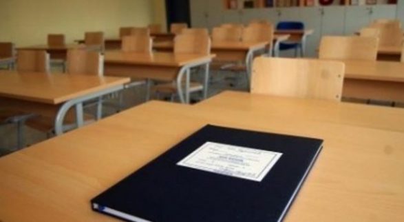 shkollat-nisin-mesimin-pa-ditar,-ministria-premton-zgjidhje,-arsyetohet-se-angazhoi-operator-me-te-lire