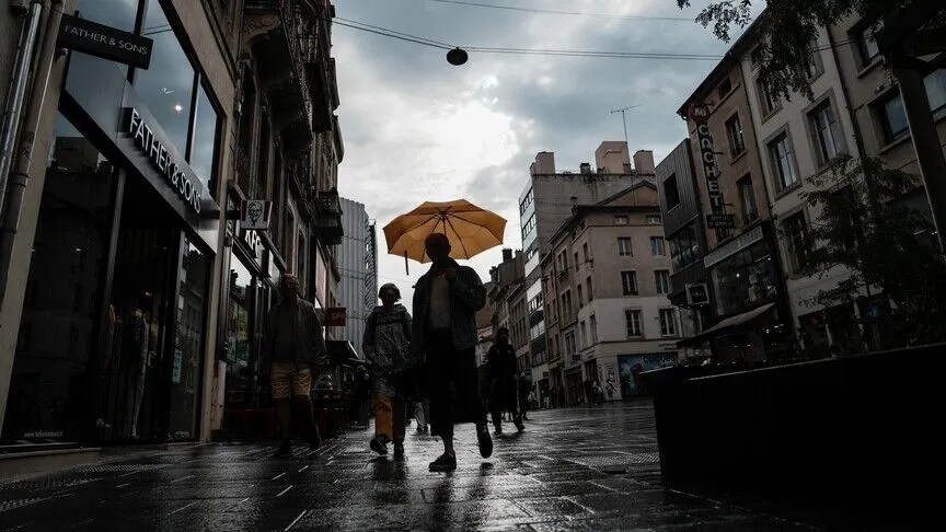 franca-regjistron-rreth-7.000-vdekje-shtese-per-shkak-te-valeve-te-te-nxehtit-deri-ne-fund-te-korrikut