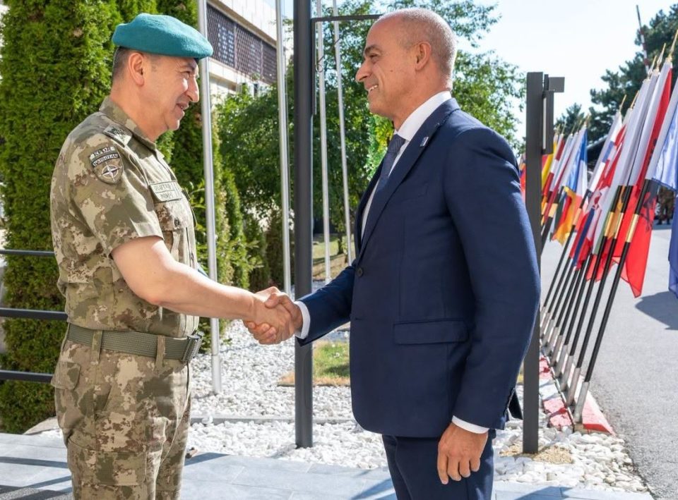 komandanti-i-kfor-it-pret-ne-takim-shefin-e-ri-te-eulex-it-–