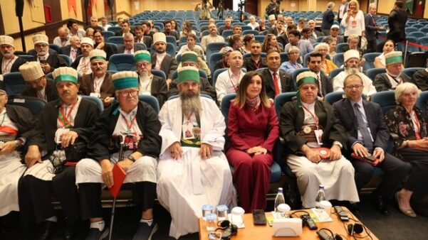 ne-forumin-e-haxhibektashit-u-theksua-se-qendra-e-bektashizmit-eshte-„shtepia-e-pir-it“