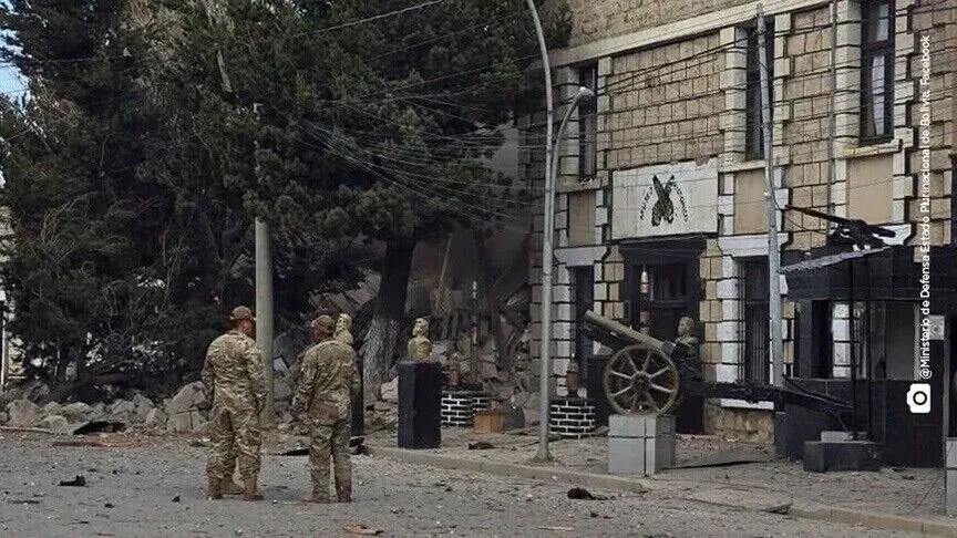 te-pakten-dhjete-te-vdekur-dhe-dhjetera-te-plagosur-nga-shperthime-ne-nje-baze-ushtarake-ne-bolivi