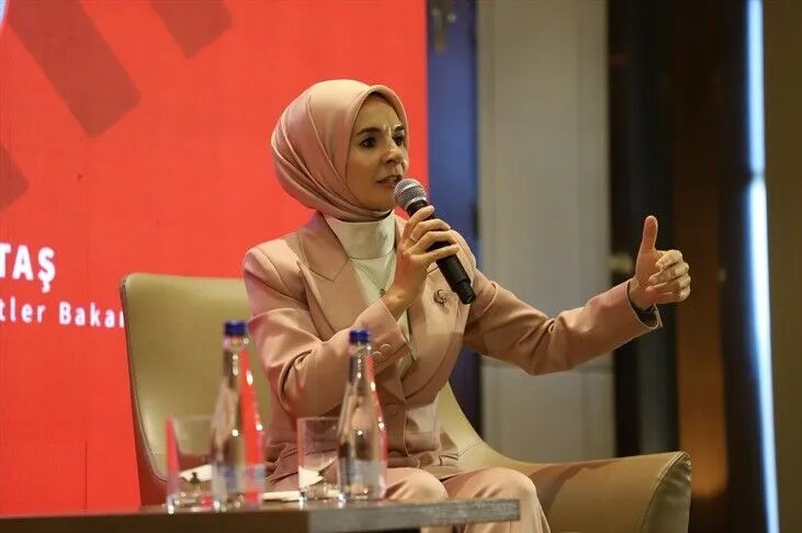 ministrja-turke-goktas-merr-pjese-ne-sesionin-“fuqia-e-gruas,-e-ardhmja-e-sipermarrjes”-ne-shkup