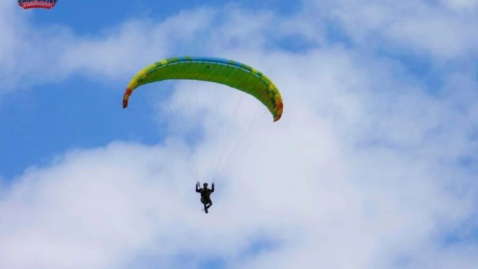 tre-pilote-kosovare-ne-top-10-te-botes-ne-paragllajdizem
