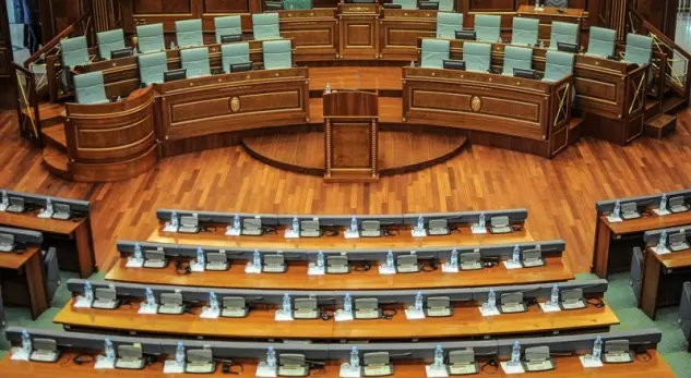 pdk-dhe-aak-kritika-albin-kurtit:-kosova-ne-regres-politik,-mungon-politika-e-jashtme-dhe-po-demtohet-sektori-energjetik