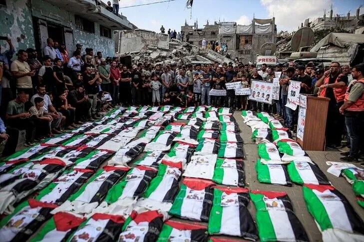 gaza-mban-funeralin-e-100-palestinezeve-te-nxjerre-nga-rrenojat-e-shtepive-te-shkaterruara