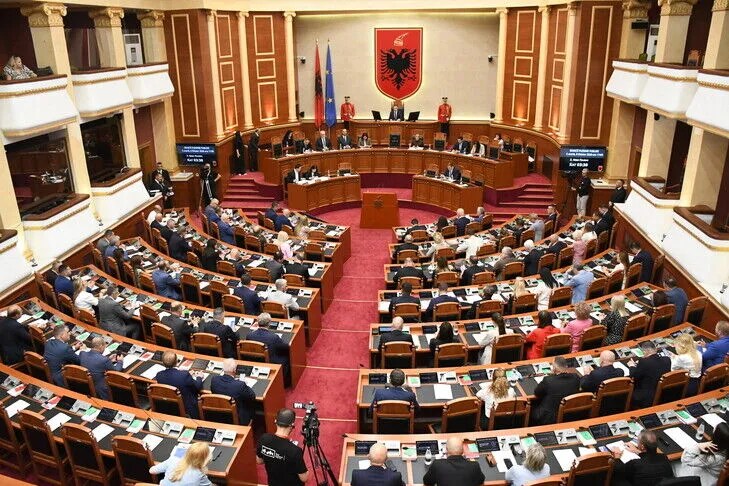fillon-sesioni-i-ri-i-kuvendit-te-shqiperise,-klodiana-spahiu-emerohet-ministre-e-shendetesise