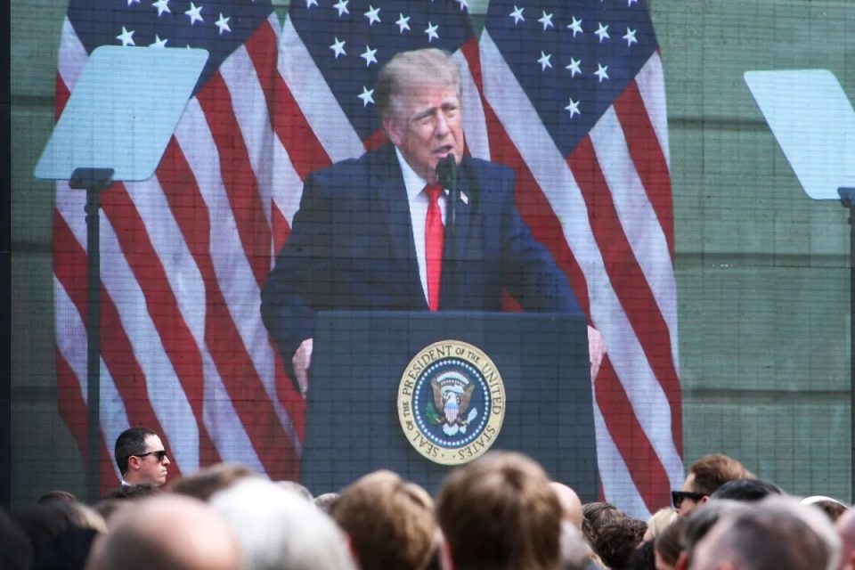 trump-lidh-11-shtatorin-me-luften-ndaj-iranit,-25-vjet-pas-sulmeve
