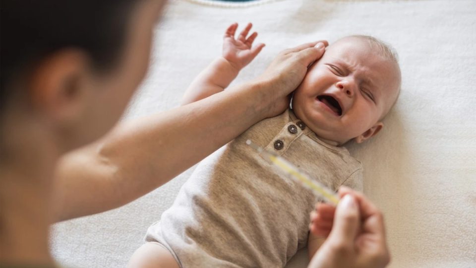 femija-ka-temperature,-por-asnje-simptome-tjeter?-kontrolloni-edhe-urinen