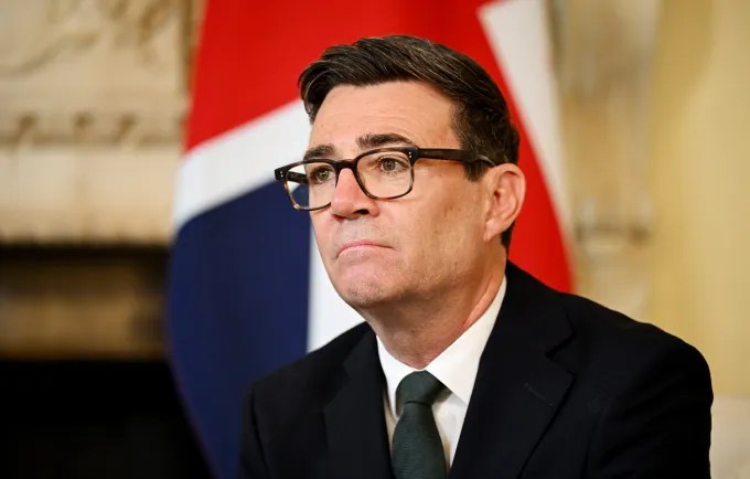 qendrimi-i-kryeministrit-britanik-per-irlanden-mbetet-i-pandryshuar,-thote-zedhenesi-i-tij