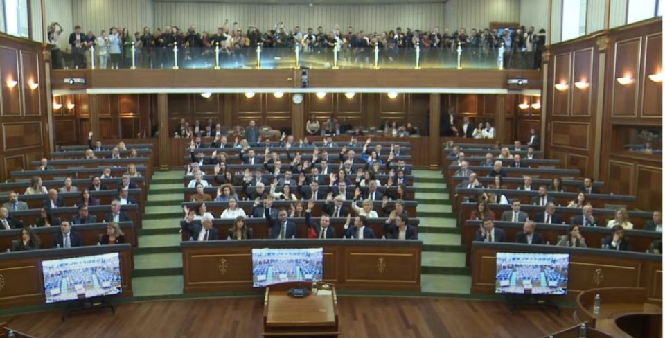 albulena-haxhiu-e-shpall-te-konstituuar-kuvendin-e-kosoves,-pa-nenkryetarin-e-pdk-se