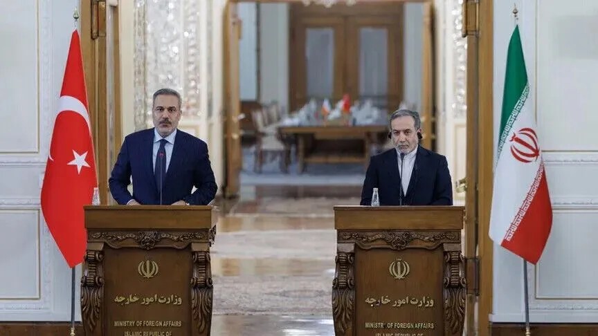 kryediplomatet-turk-dhe-iranian-diskutojne-per-ngushticen-e-hormuzit-dhe-konfliktet-rajonale