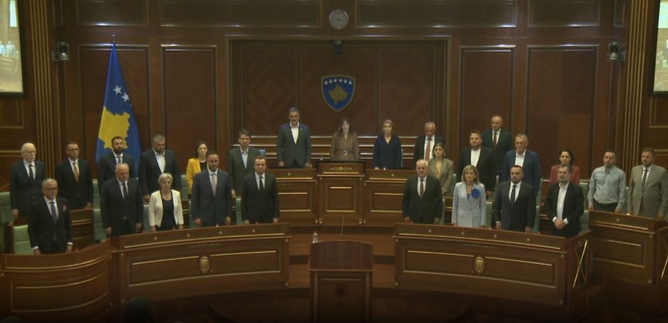 opozita-bojkotoi/-me-62-vota-pro-dhe-8-kunder,-zgjidhet-qeveria-e-re-e-kosoves,-betohet-ne-kuvend