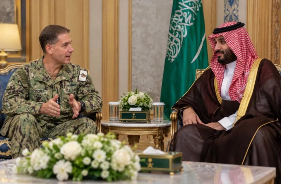 bin-salman-takohet-me-shefin-e-komandes-qendrore-te-shba-se-ne-xheda