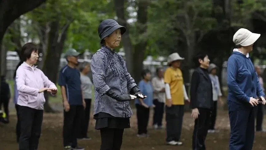 japoni,-numri-i-personave-mbi-100-vjec-kalon-per-here-te-pare-shifren-prej-100-mije-banoresh