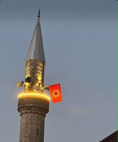 nga-sot-flamuri-i-uck-se-do-te-valoje-neper-te-gjitha-xhamite-ne-kosove