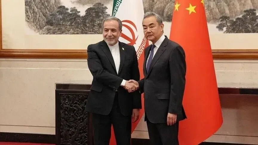ministrat-e-jashtem-te-kines-dhe-iranit-zhvillojne-takim-ne-pekin-perpara-samitit-xi-trump