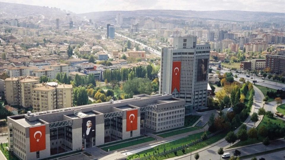 turqia-denon-sulmin-me-dron-te-huthive-qe-e-synoi-meken