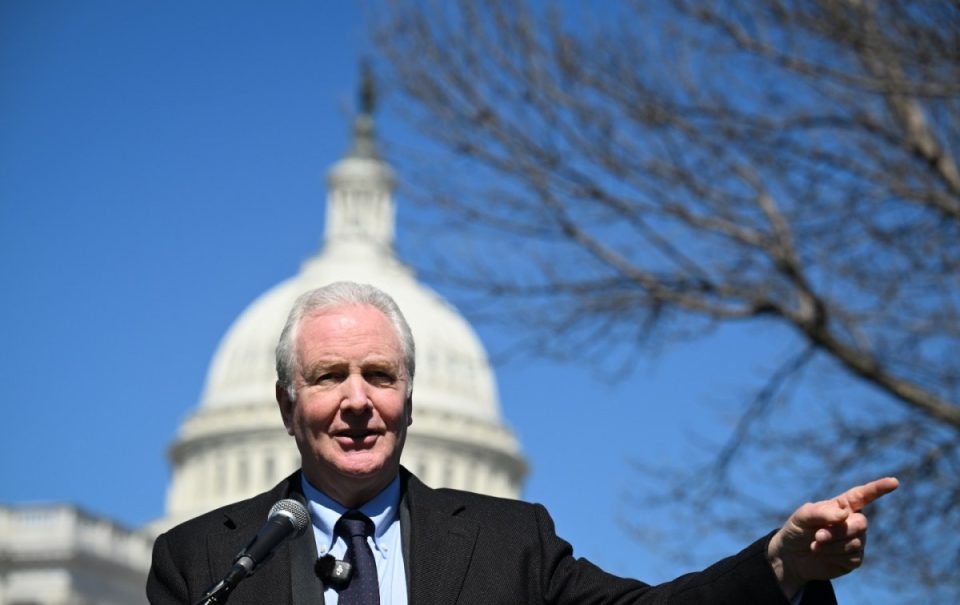senatori-amerikan-chris-van-hollen-premton-te-bllokoje-paketen-e-armeve-prej-2.8-miliarde-dollaresh-per-izraelin