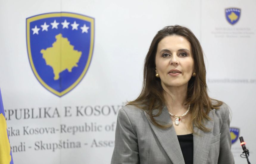 vlora-citaku-pas-vendimit-te-speciales:-kosova-nuk-ka-luksin-te-prese,-duhet-te-reagoje!