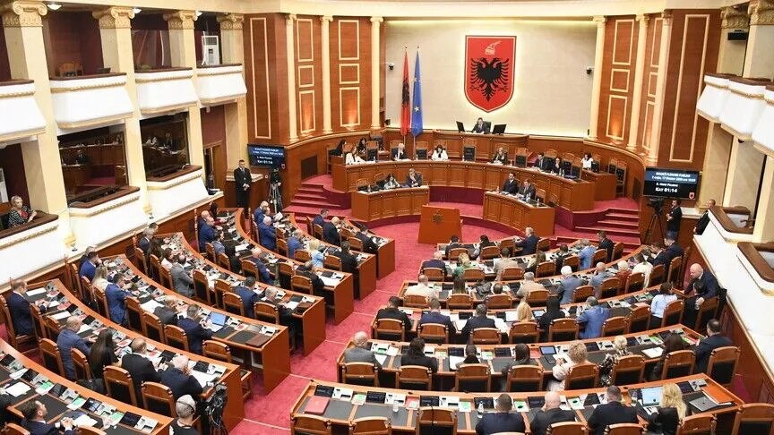 “nuk-mund-te-barazohet-agresori-me-viktimen”:-kuvendi-i-shqiperise-kundershton-aktgjykimin-ndaj-ish-krereve-te-uck-se