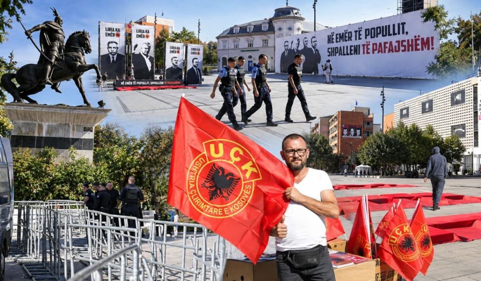 ne-pritje-te-protestes-madheshtore-per-uck-ne,-prishtina-vishet-kuq-e-zi