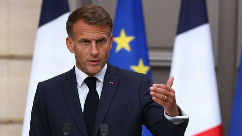 “nuk-jemi-te-frikesuar”-–-macron-paralajmeron-rusine:-sulmet-hibride-nuk-do-te-mbeten-pa-pergjigje