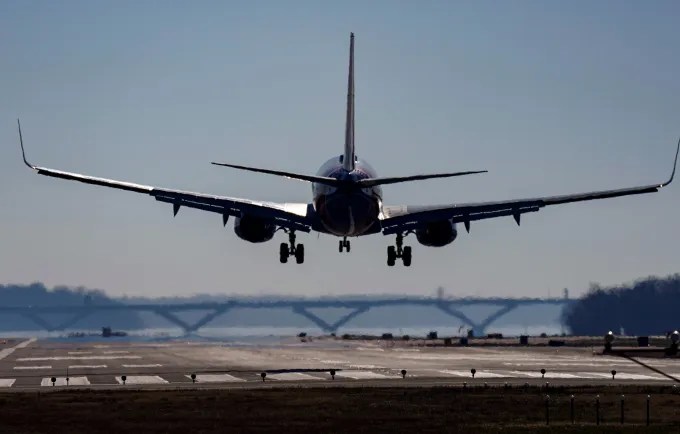 aviacioni-po-perballet-me-qiell-me-te-nxehte-dhe-me-me-shume-stuhi