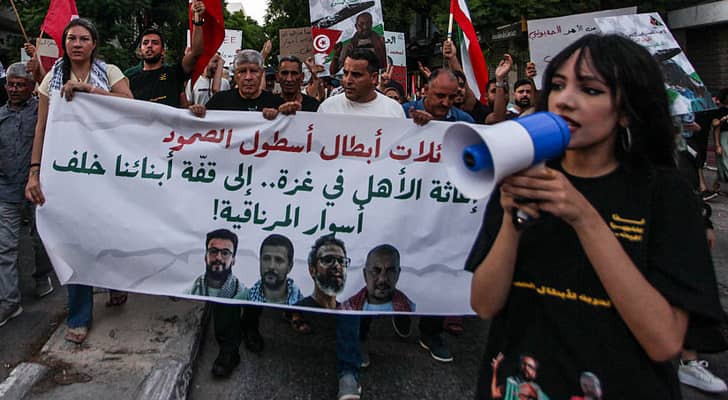 qindra-protestojne-ne-tunizi-per-lirimin-e-aktivisteve-te-flotiljes-per-gazen