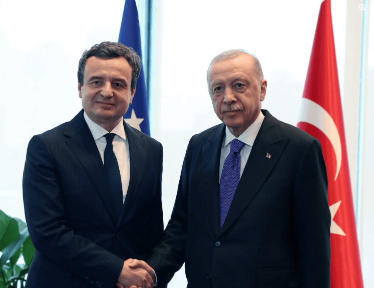 kurti-takohet-me-erdoganin,-flet-edhe-per-aktgjykimin-e-speciales