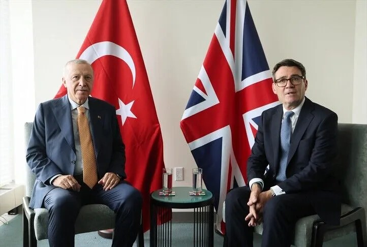 presidenti-turk-dhe-kryeministri-britanik-diskutojne-ceshtjet-rajonale-dhe-globale-ne-takimin-e-pare-balle-per-balle