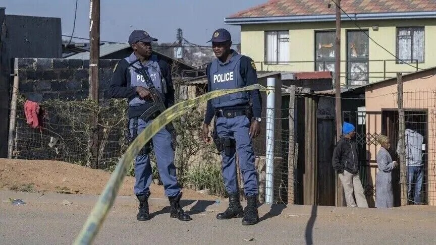 te-pakten-11-te-vrare-ne-nje-sulm-me-arme-ne-nje-vendbanim-ne-afriken-e-jugut