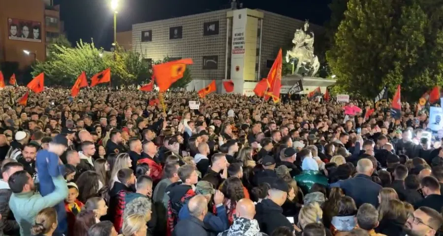 “jo-ne-emrin-tim”,-nata-e-tete-e-protestes-ne-prishtine-kunder-aktgjykimit-te-speciales