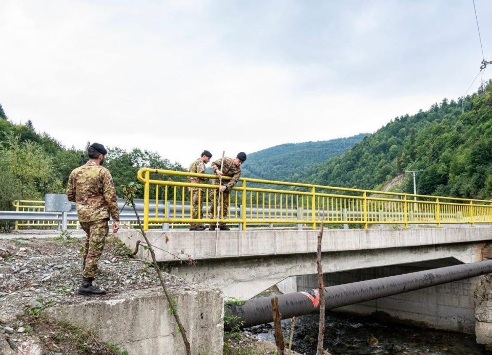 kfor-inspekton-rruget-dhe-infrastrukturen-ne-decan-per-te-vleresuar-levizshmerine-–