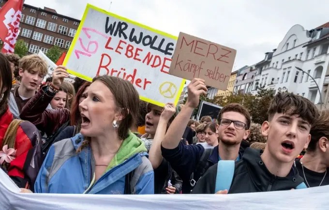 nxenesit-ne-gjermani-protestojne-kunder-rikthimit-te-sherbimit-te-detyrueshem-ushtarak