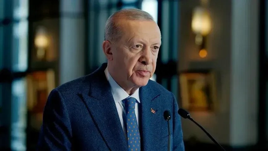 presidenti-erdogan-shenon-diten-e-gjuhes-turke,-ben-thirrje-per-mbrojtjen-dhe-pasurimin-e-turqishtes