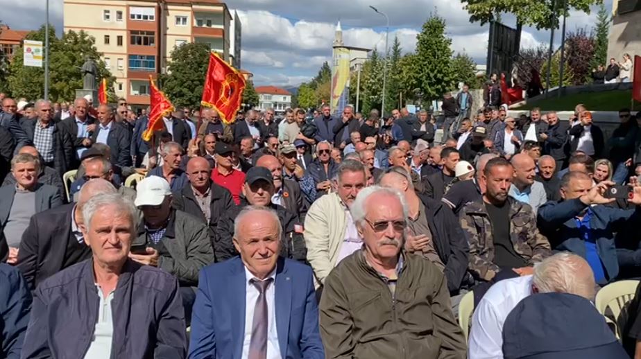 hasi-ne-proteste,-mbeshtetje-per-ish-kreret-e-uck-se