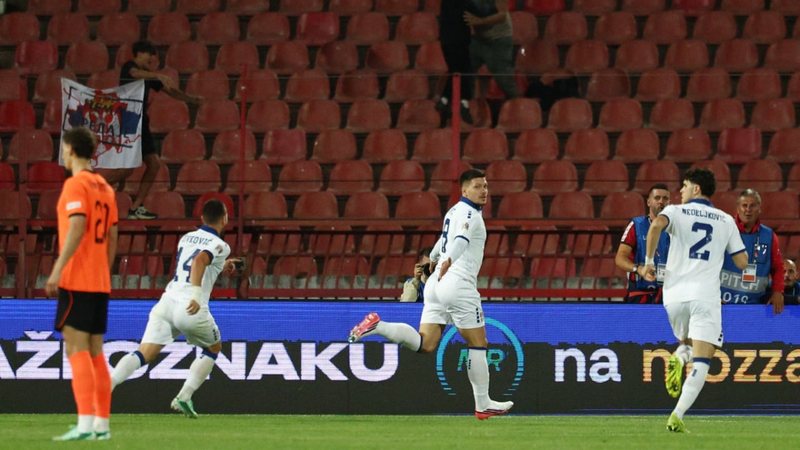 skandali-ne-beograd,-shfaqet-serish-provokimi-“kosova-eshte-serbi”-ne-tribunat-e-serbi-holande