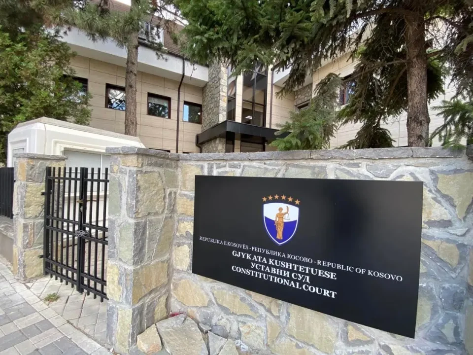 kosove/-kushtetuesja-publikon-aktgjykimin-e-plote:-presidenti-duhet-te-zgjidhet-deri-me-6-tetor,-ose-vendi-shkon-ne-zgjedhje