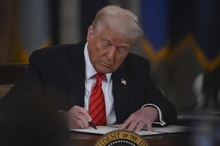 trump-dhe-udheheqesit-e-teknologjise-nenshkruajne-marreveshjen-per-sigurine-e-“super-inteligjences”