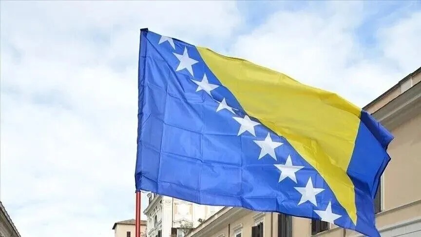 shkolla-ne-srebrenice-dyshohet-se-kercenoi-me-masa-ndeshkuese-nxenesit-per-fanellat-e-kombetares-se-bosnjes