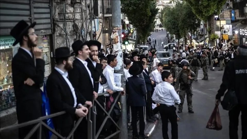 mijera-hebrenj-ultra-ortodokse-protestojne-ne-kuds-kunder-sherbimit-te-detyrueshem-ushtarak