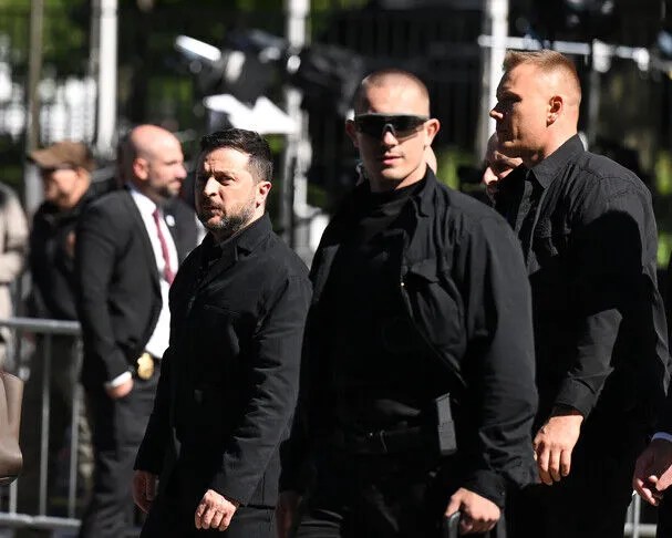 zelenskyy-viziton-trupat-ne-vijen-e-frontit,-diskuton-per-mbrojtjen-ajrore-me-presidentin-finlandez