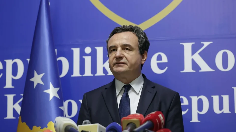zhbllokimi-i-ngercit-per-presidentin,-oferta-e-re-e-kurtit-per-pdk-ne:-te-votojme-ligjin-per-dhomat-speciale,-me-pas-kreun-e-shtetit